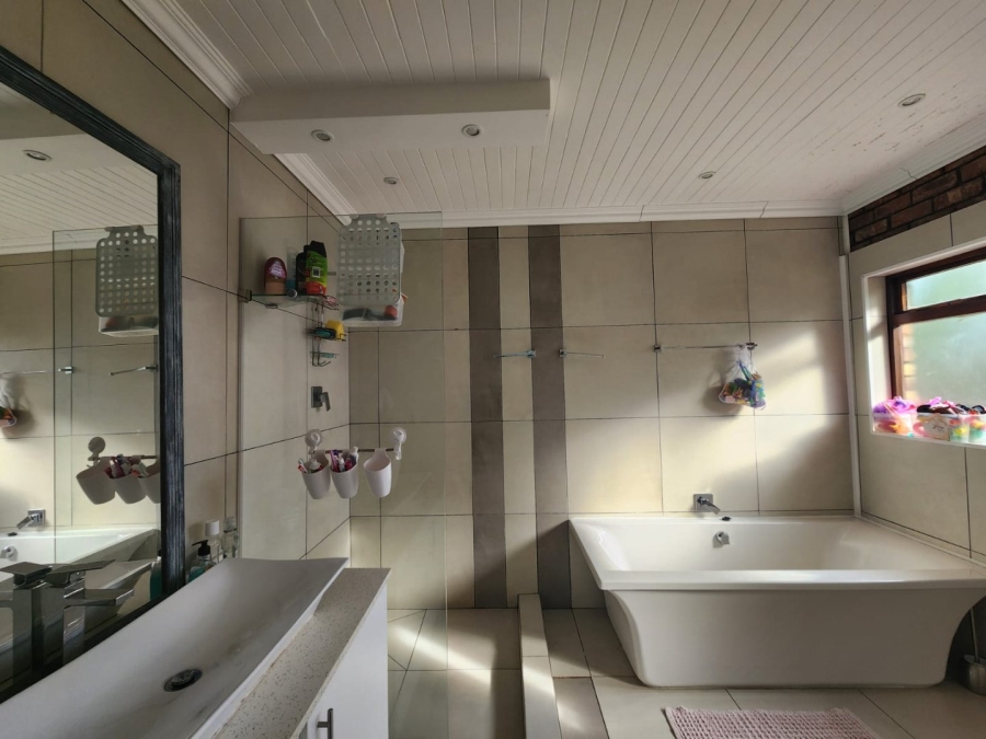 3 Bedroom Property for Sale in Loerie Park Western Cape